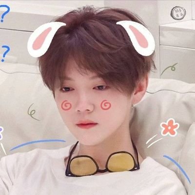 dailytinyluhan's profile picture. your daily dose of tiny and smol luhan 🤗