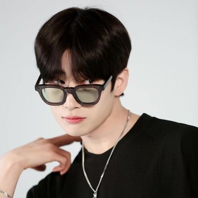 ( R P / 1994 ) VICTON's Han Seungwoo, a man with dazzling visual and mesmerizing voice that melts you in seconds. Part of 星星