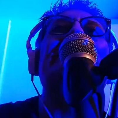 Me llamo Juan Carlos. Tengo 52 años y nuevamente con esta pasión de musicalizar cada momento de nuestras vidas.