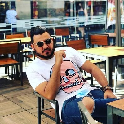 Comunicador Social, Máster en Comunicación y Marketing, Magister en Educación mediada con TIC, estudios de doctorado en Comunicación. trabajo en la @UNIAJC.
