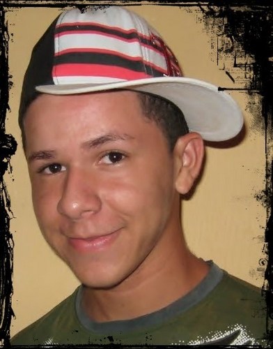 sou uma pessoa bacana,gosto de aventura e gosto de conhece pessoas diferentes,tenho 17 anos.
