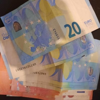Mec de 40 ans pour fun avec jeune mec cash dispo. soirée apero touze organisee Pas de mito . arrondi tes fins de mois avec du fun . detaios en pv .paye €€€