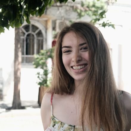 повернулася з Гамбурґа до Львова ̶п̶р̶а̶ц̶ю̶в̶а̶т̶и̶ ̶н̶а̶ ̶з̶а̶в̶о̶д̶і̶ вчитися і працювати в Києві