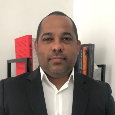 VasconcelosRdaS's profile picture. Professor of Economics and Corinthiano. Views are my own.