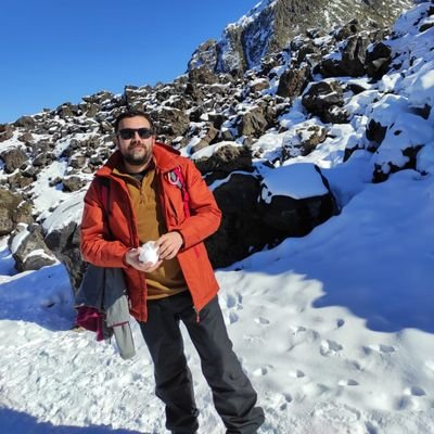 Computin por naturaleza adicto a la naturaleza sistemas operativos tecnología rock heavy metal⛰️💻🖱️