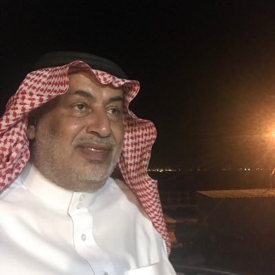 الرجل يبذل في المكارم جهوده@. واذا بذل جهده فلايلحقه لووم@. واذا وعد لازم يوفي وعوده@. والرجل بلسانه محاسب وملزوم@.