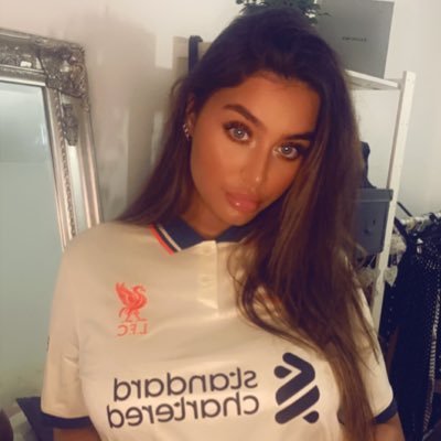 A Liverpool fan living in Manchester 🔴 Instagram- courtneylbarkerx courtneybarker98@gmail.com 💌