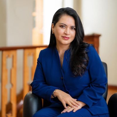 Mujer quiteña en la lucha indeclinable por la libertad y la honestidad. Primera mujer ecuatoriana miembro del Consejo Directivo @CEJAoficial de la @OEA_oficial