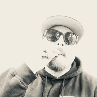 Craft cannabis grower 🌱 Artist 🎨 Music Head 🎶 Baseball ⚾️ Junkie... Usually in the Clouds ⛅ Always down to help, Always Positive! **Nothing for sale**