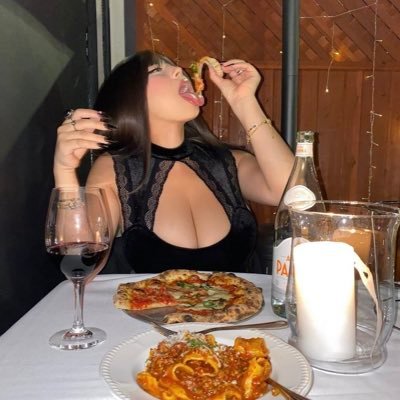 TaylorR22335340's profile picture. 🧬Gamer 🍯Foodie 📈Finance         📍 Cali