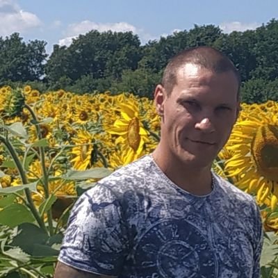 PetroShcherbyna's profile picture. Работаю лапатой,копаю где больше бают.