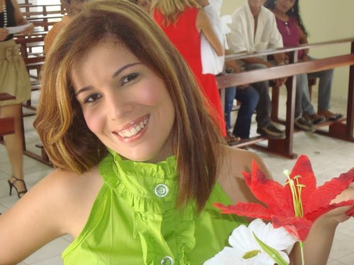 Sou do ministerio de música da RCC Da Capela De Santos Reis sou uma consagrada a maria escrava por amor sou a frente do terço da misericordia, sou sentinela