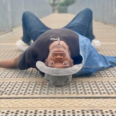 Étudiant en GRH à l’Ucac. Artiste danseur camerounais.🇨🇲 The_Winners_Christ_Crew.