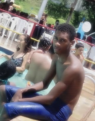 Sou como você me vê. Posso ser leve como uma brisa ou forte como uma ventania, Depende de quando e como você me vê passar.