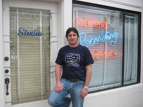 robbiemandel's profile picture. Drummer, Mandolin aficionado, Guitar Player and music lover, foodie, amateur chef, photographer and food critic.