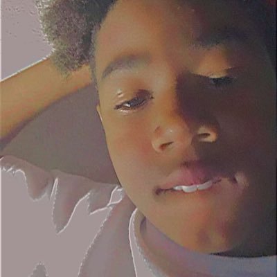 I play fortnite.. I watch anime sometimes.. My favorite YouTuber is itzzbeau.. And I am nice..👍🏾🤔✌🏾