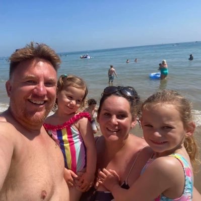 Husband to a beautiful wife, daddy to 2 beautiful daughters, an absolute sports lover and at the moment a non-playing rugby player #shakeandbake