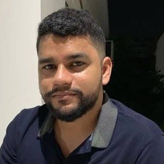 Cristão presbiteriano.
Desenvolvedor de jogos frustrado.