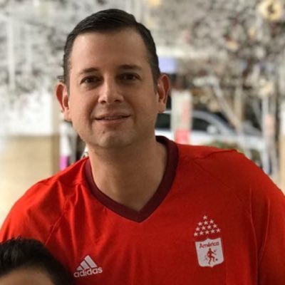 Caleño, economista, hincha del America, fan de Condorito y siempre por la derecha