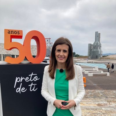 Periodista en TVE. Conto as noticias no Telexornal ás 13:55 e ás 15:55 na Primeira.