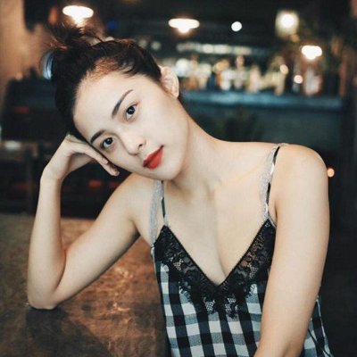 Bạn là người vươn ra tìm tay ta và chạm đến trái tim ta.