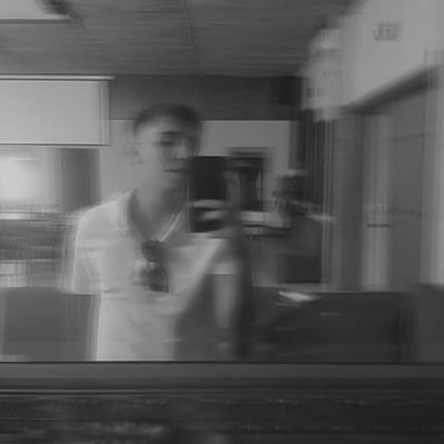 lauromolinac's profile picture. simple