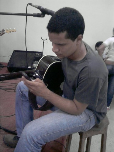 Sou musico ministro do Senhor, lidero rede de Teens na SNT Parauapebas-Pa, apaixonado pelo reino de Deus.