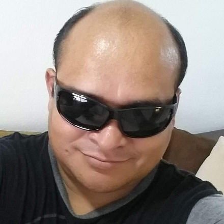 Emprendedor y microempresario. Aficionado de los packers y del ciclismo de ruta. Anarquista y ateo por convicción.