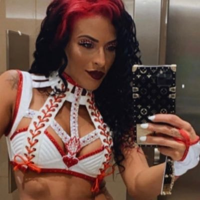 LaMunecaNoJuega's profile picture. Her petite figure doesn’t stop her from taking what she wants. La Muñeca doesn’t like when people are standing in her way, but has no problem taking them out.