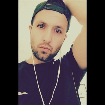 Quiero una pareja con la que pueda hacer el amor a través de la cámara o una mujer que pase