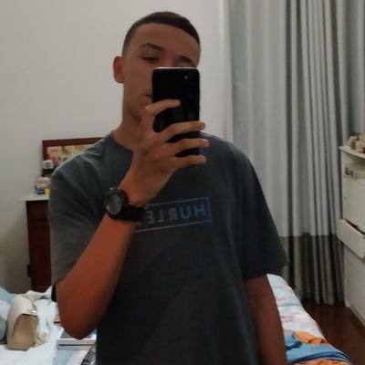 lorenzo_glima's profile picture. flexxin

-18-