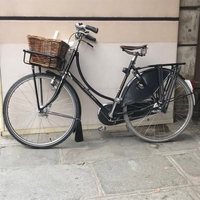 Aspiring complete street. J’voudrais être une rue conviviale. 🚲 🚶♂️ 🛴