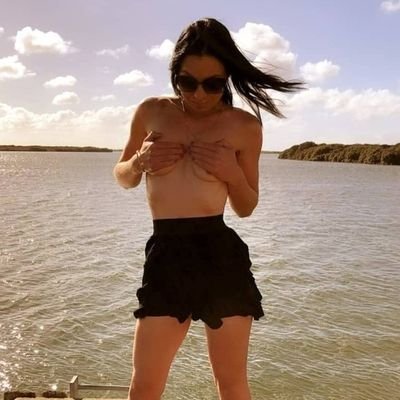 I'm a fun kiwi woman who loves showing off. See my best stuff at https://t.co/0yenE9tyFh and my tame beauty at https://t.co/OYLo1APd4z
