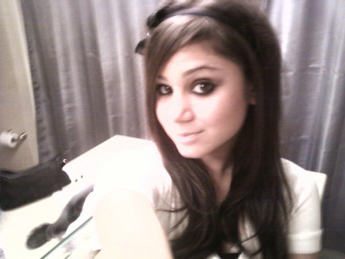 IyoyItzSamy's profile picture. ♥Im nobody important,but follow me and i will give u a hug and 'MAYBE' a cupcake.. lol♥