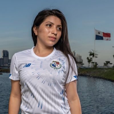 Futbolista Panameña.       
 Est. Ing. Civil - UTP                                                                                     instagram: amandaaizpruaa