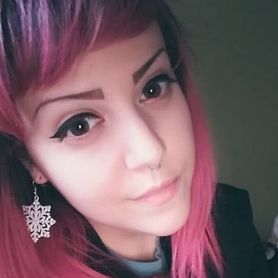 💗🌲✨🌙🐾📷🎧📖☕🚬💌🍦🎠♌🎆👽
Silly, clumsy, caring, awkward, animal loving, pop-punk chick - est. 1989