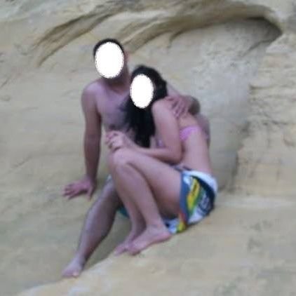 Somos um casal baiano, em busca de conhecer casais bi, ou bi curious. Solteiros podem tentar mas caprichem na apresentação.