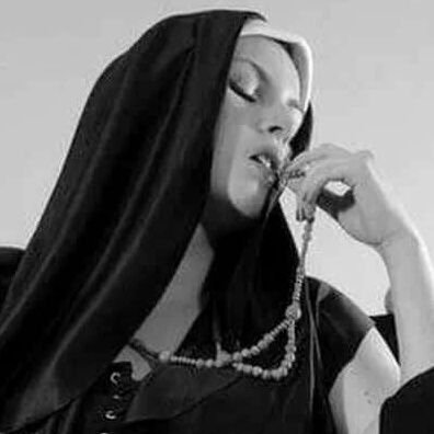 TweetyBoskiej's profile picture. Matka Boska Twitterowska  💋 💋 💋                         
Przyglądam się, komentuję i mogę podrażniać uczucia ... religijne też. Nie zapraszam!  DM ⛔️