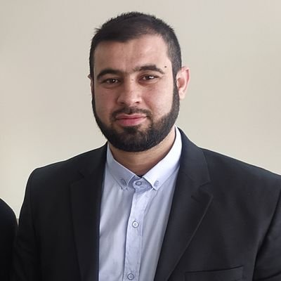 هو سماكم المسلمين (من سورية الحبيبة )، ماجستير في القانون والفقه وأصوله.
