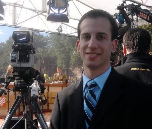 I'm a multimedia journalist and news anchor for KOMU-TV in Columbia, Mo. / University of Missouri alum / Grew-up in western Iowa / @TonyUllrich