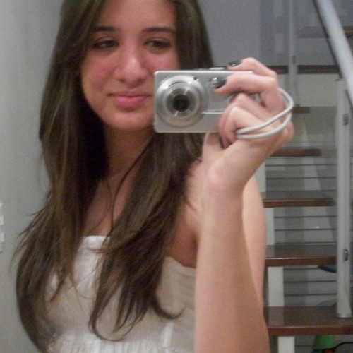 bia_marangoni's profile picture. É fácil acreditar em alguém quando dizem exatamente o que você queria ouvir.