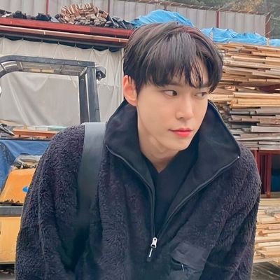 ถ้าไม่ชอบก็อย่าให้ความหวังกันได้มั้ย ใจมันเจ็บจนชาไปหมดแล้ว