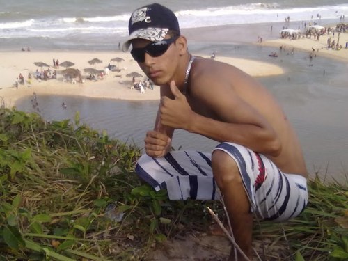 Olha pro céu, e veja lá Nem as estrelas vivem só Não vamos ser como a lua e o sol A gente junto é bem melhor