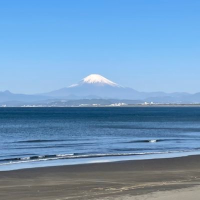 日本の未来を守る為に全力を尽くします。歴史は客観的な観点から真実を追求するのが私の信念。また、私の思想は反グローバリズム、反共産主義です。日本古来の歴史と文化、天皇家を尊重しています。基本的にノンジャンルで気の向くまま呟きます。