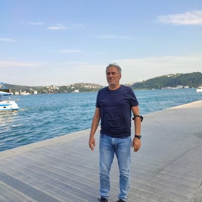 Emekli,
Beşiktaş kongre üyesi.
