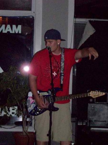 I like beer, racing, blink 182, all time low, music music music!