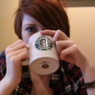 graciousofhosts's profile picture. catch me with my raybans on