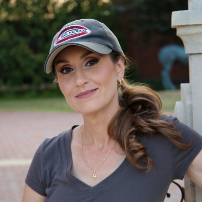 evasandor's profile picture. Author of #mildlymagical comic fantasies. Wacky wit, luscious language! https://t.co/vcIZwu6V39