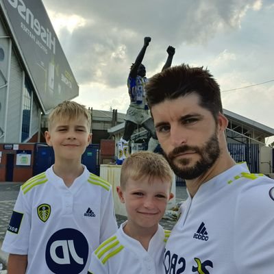 My wife, two son's & daughter are the center of my world. Leeds United fan who loves his Golf ⛳  and anything athletic. 
Golf member at @DarringtonGC, Yorkshire