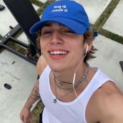 Izabell83326775's profile picture. Love you vinnie hacker ❤